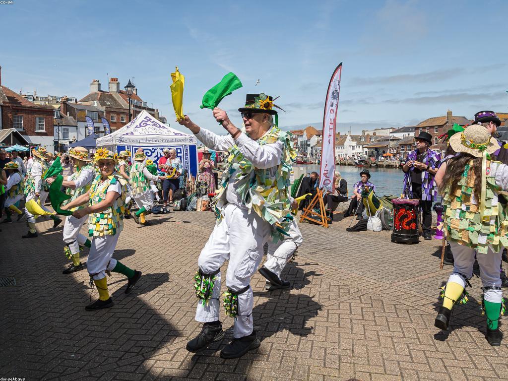 ឥទ្ធិពលនៃព្រឹត្តិការណ៍លើការចូលរួមរបស់សហគមន៍